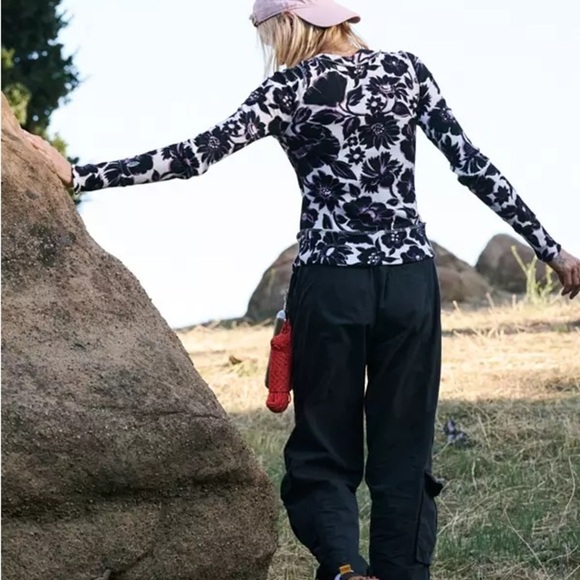 FP Movement Rally Printed Layer top Small - Picture 3 of 8